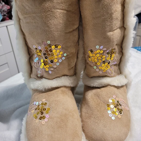 Womens slippers boots Sz 5-6 Read Post - Picture 2 of 5
